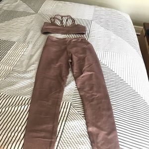 Beyond Yoga leggings (XS) and bra (S). Beautiful Orchid shimmer fabric.